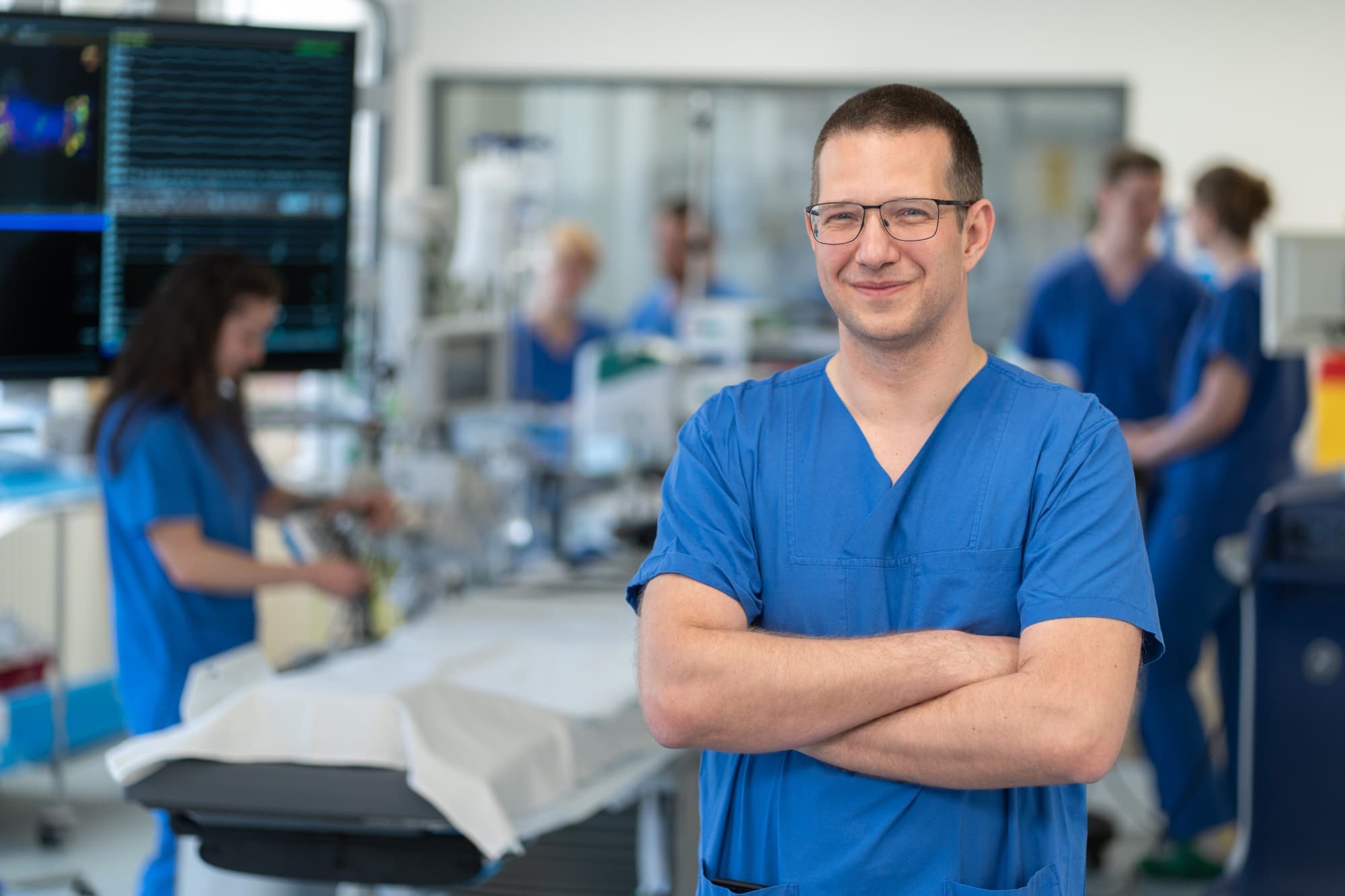 Andreas Mitrasch, Leitender Arzt der Rhythmologie und invasiven Elektrophysiologie, im Elektrophysiologie-Labor